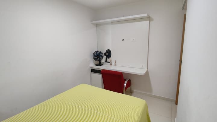 学习桌或工作。