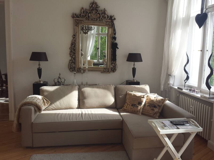 Sofa und Bett in einem