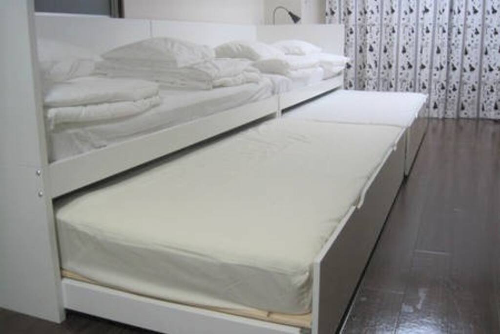 5 single beds