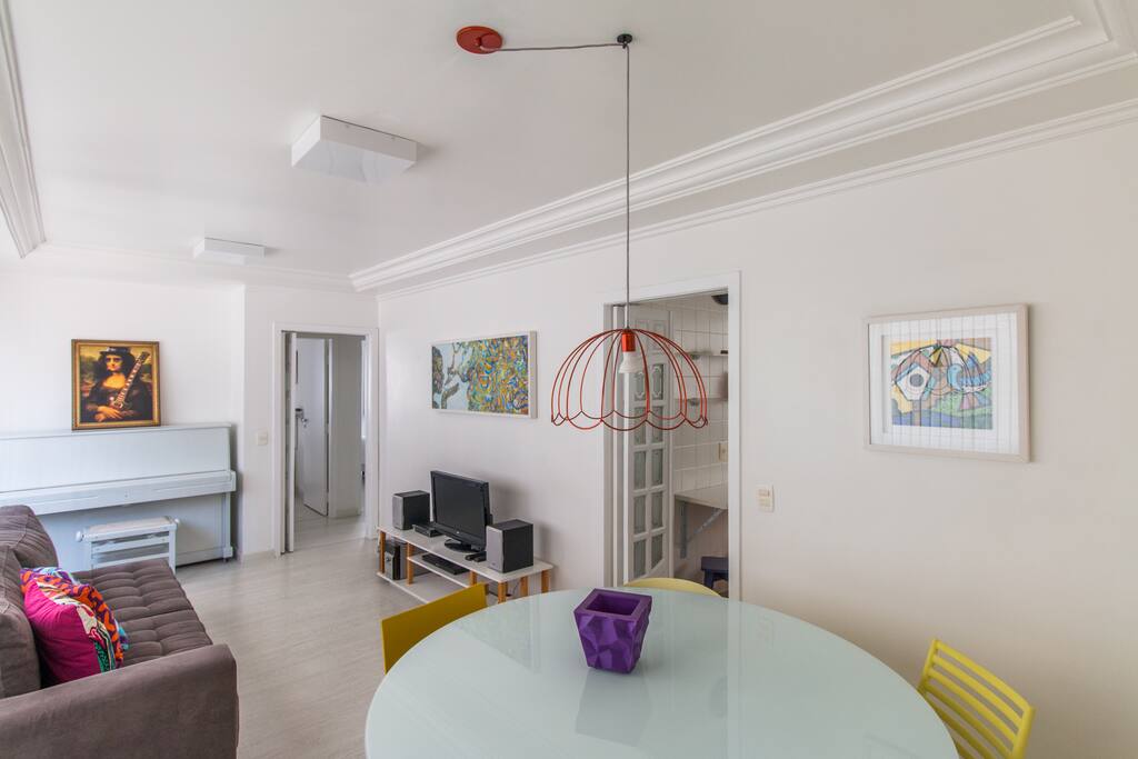 Sala com Mesa de Jantar