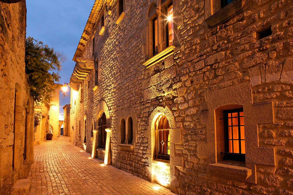 Castillon-du-Gard et ses ruelles