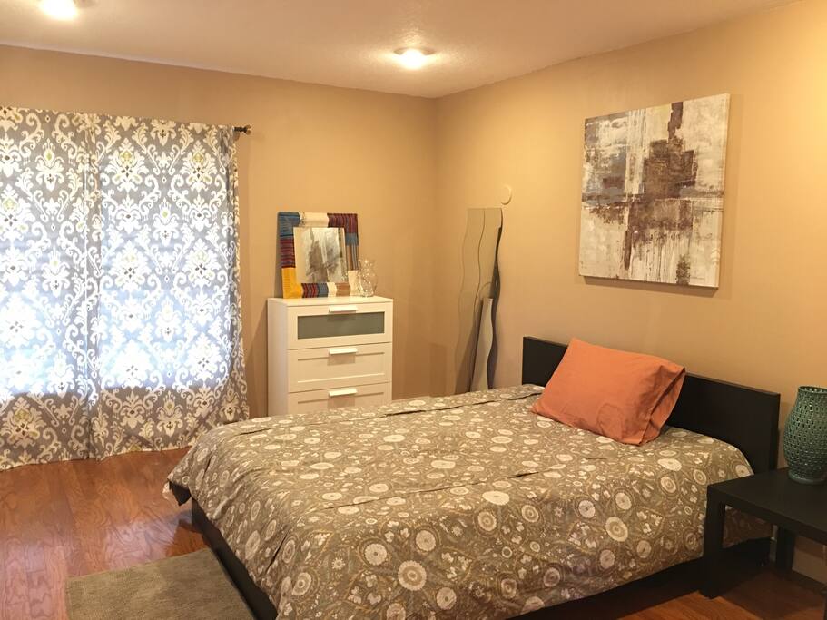 Your bedroom (Queen sized bed)