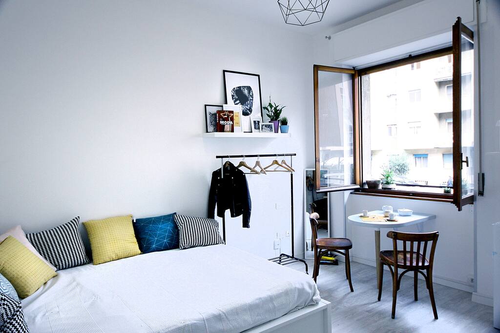 Near bordeaux. Независимой студии. Независимой студии. Набережная фонтанки 75 санкт петербург. Звукоизоляция в студии вокала.