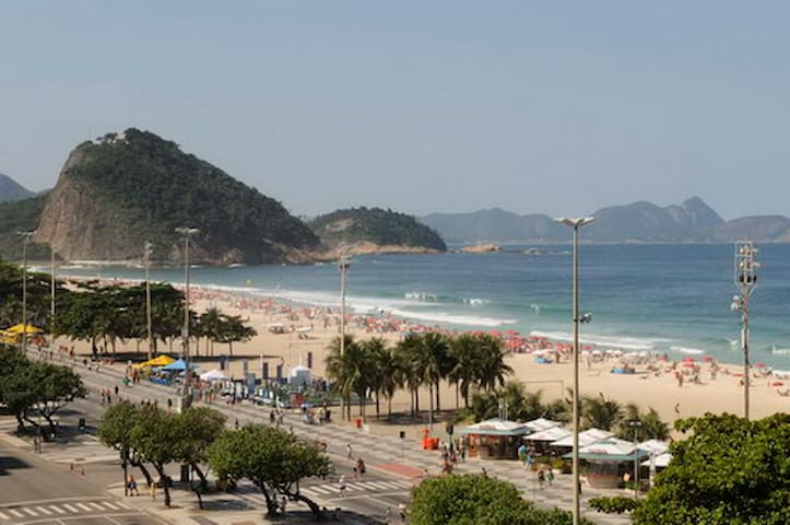 Front Beach 4-Bedroom Apartment gallery image 2