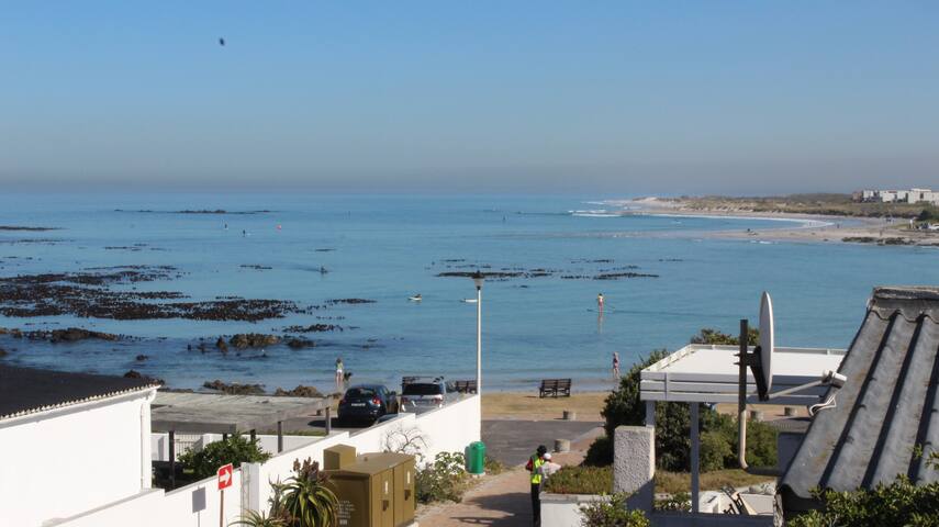 Blouberg Luxury Beach House Steps from the Beach gallery image 3