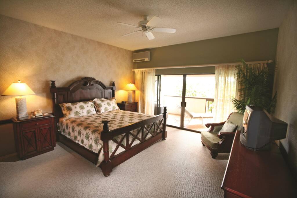 Kona Coast Resort bedroom