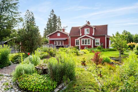 Exclusive villa in a rural and idyllic location