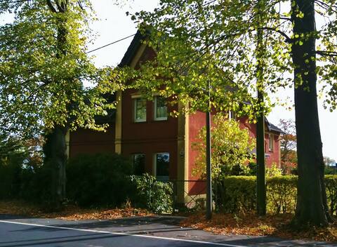Ruhiges Zimmer in 100-jährigem Haus mit Garten