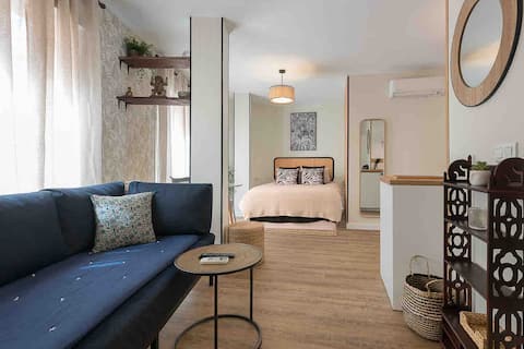 Top Airbnb: Casa Wanda · Bright Studio · Patio · Centro Malaga in La Trinidad (Centro)