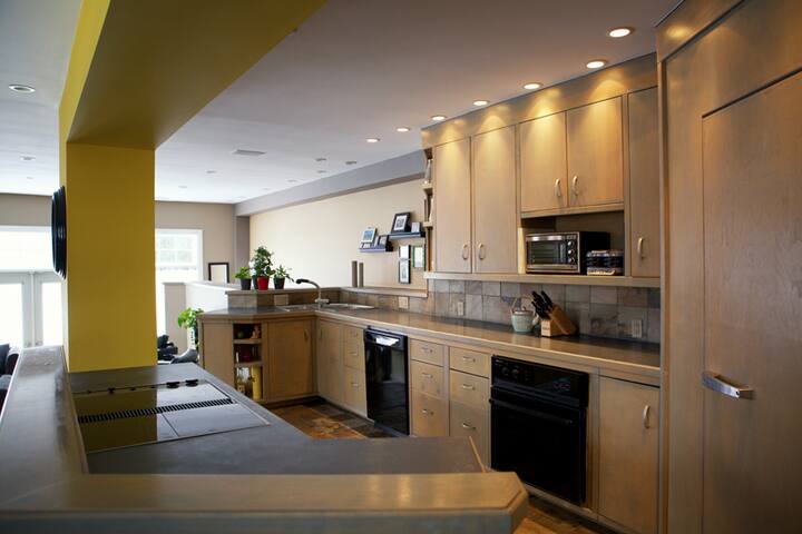 Beautiful and Bright gallery image 2