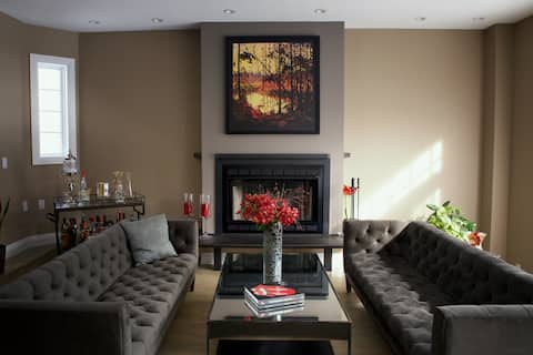 Top performing Airbnb: Beautiful and Bright in Don Valley West