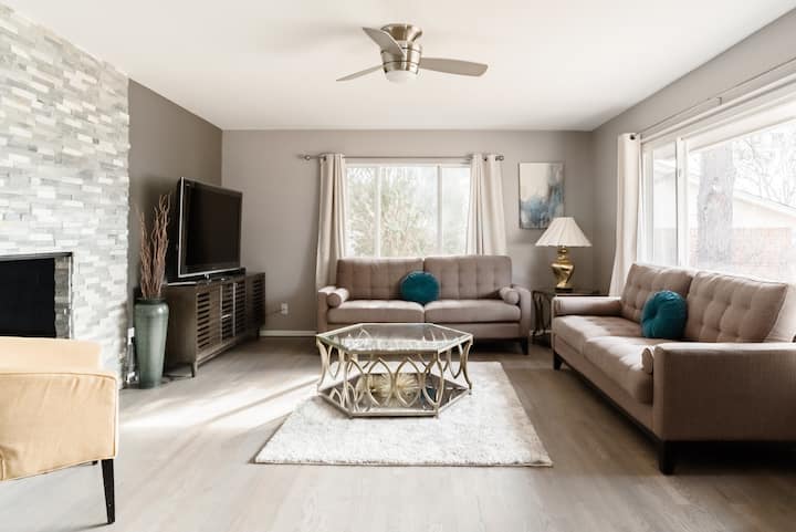 10 Beds+ Hot Tub+ Game Room+ Arcades +Pet Friendly - Colorado Springs, CO