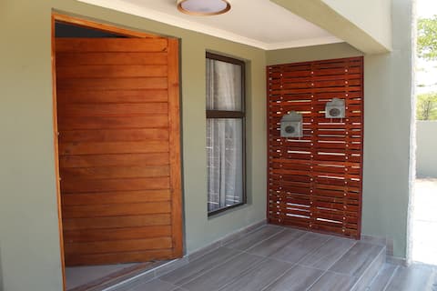 Villa 13, Maun