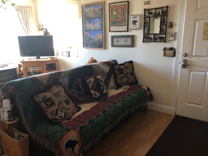 Yosemite Way Inn Bear Room (Parking Included) - Groveland, CA