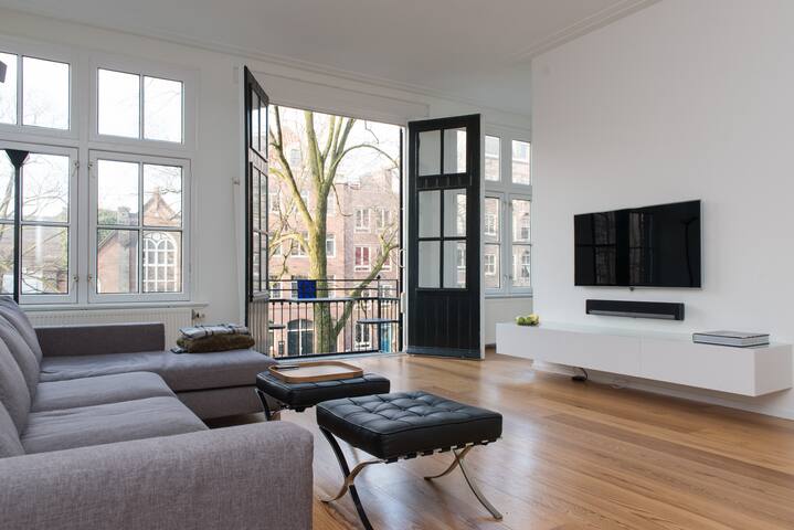 Canal View Loft 41 gallery image 3