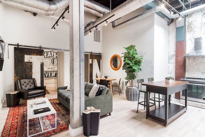 2BR Loft: Heart of Downtown Nashville!