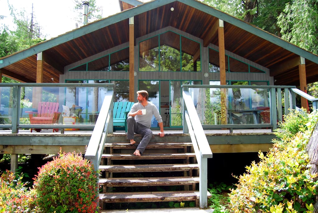 Classic A-frame cedar house, a home for your stay