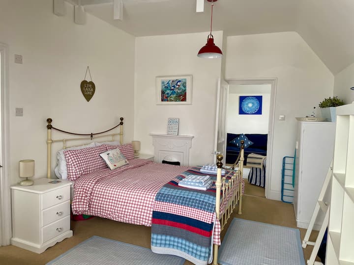 Lyme Regis renovated seaside flat