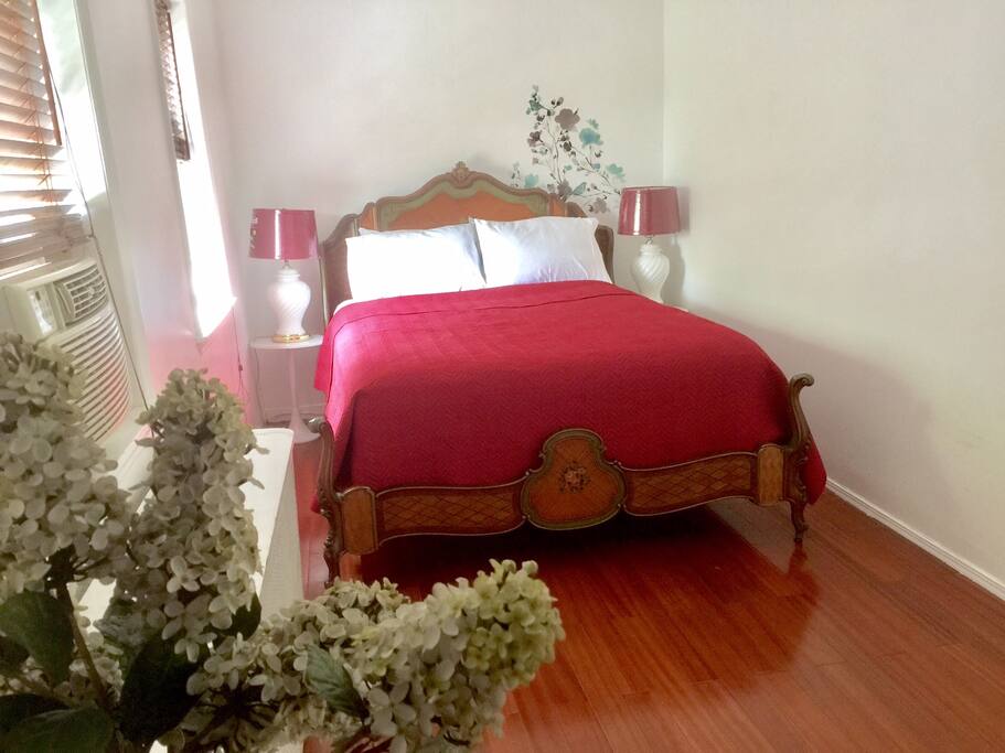 Room A: Queen size bed