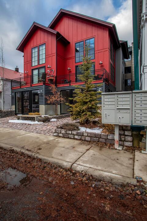 Urban-Chic Loft in Downtown Whitefish