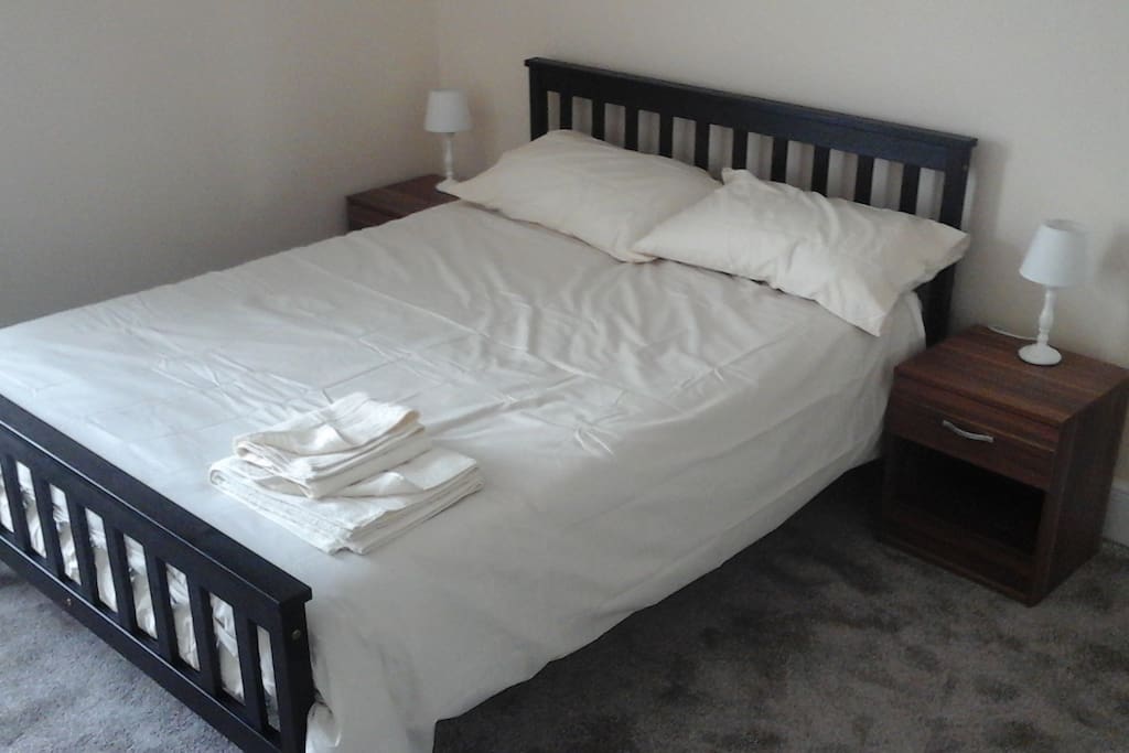 this is a double bed room suitable for a couple or single person