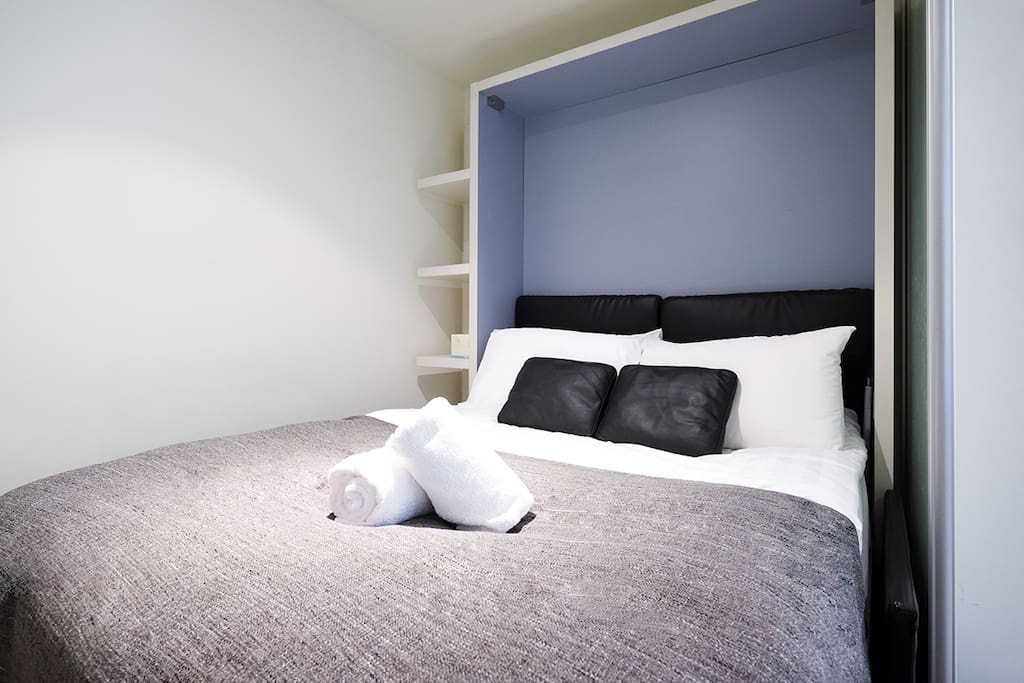 1 Queen size bed