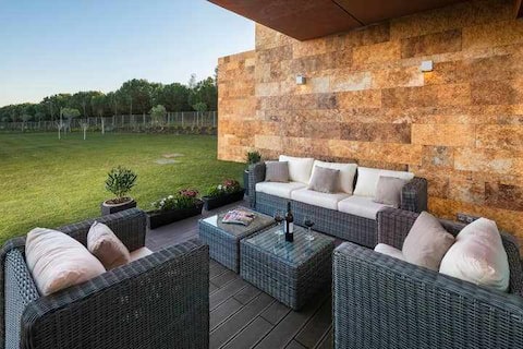 Vilamoura - Luxury villa in private condominium with pool