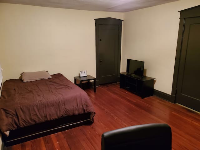 Cozy Room near Downtown #1