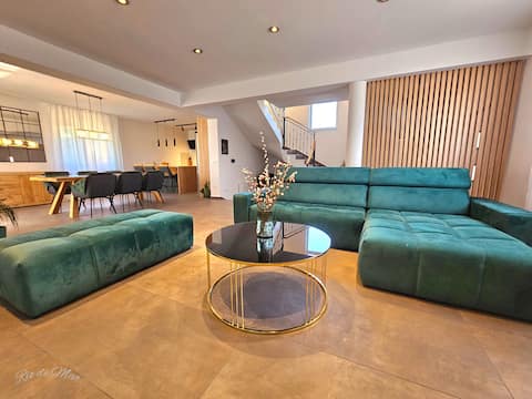 Popular Airbnb listing: Apartman "Rio de Mar" -free parking- in Općina Bibinje