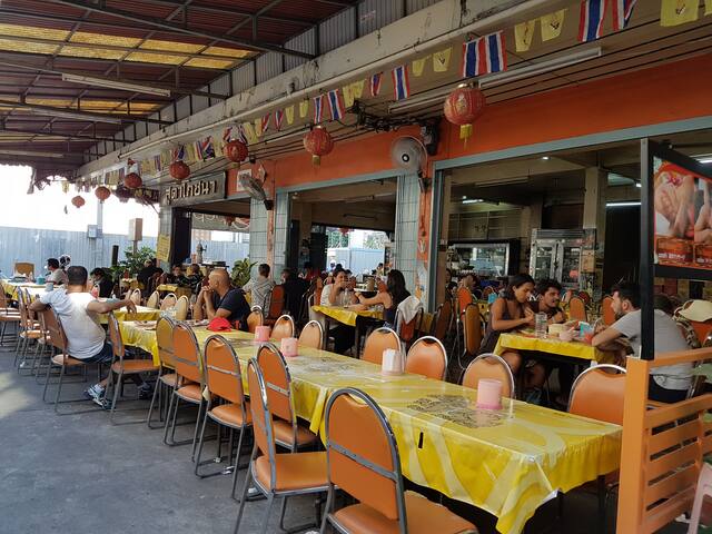 DOOR STEP TO BTS ASOK. COZY 2 BEDROOM SUITES gallery image 5