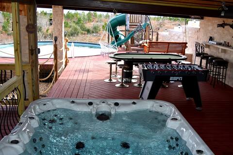 Fun getaway:pool, hot tub, games, sauna, steamroom