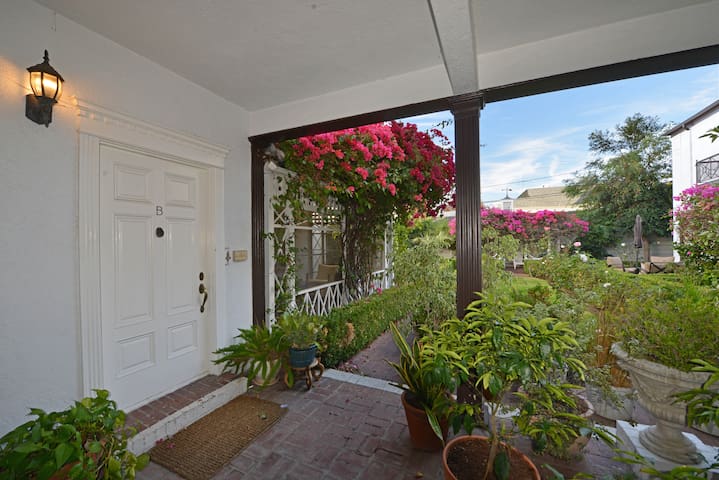 Beautiful Townhouse in the Heart of Beverly Hills!