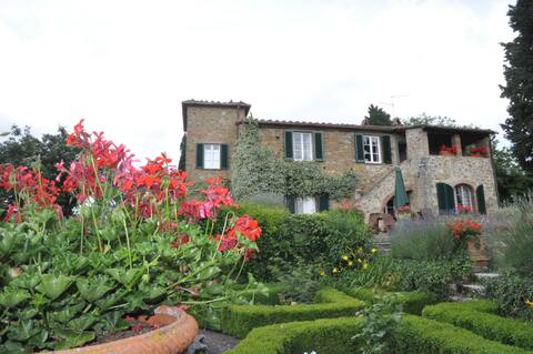 Sasso Canaldo: Elegant Tuscan farmhouse