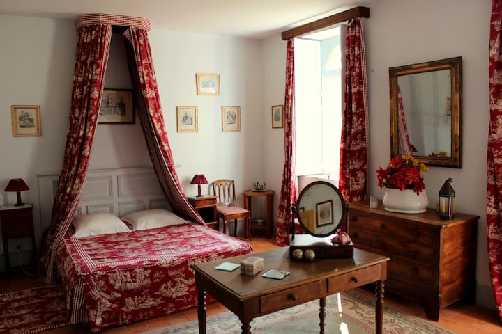 The Demoiselles Room