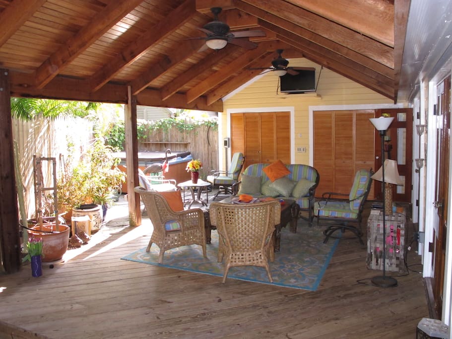 2. The large expanse of the lanai.