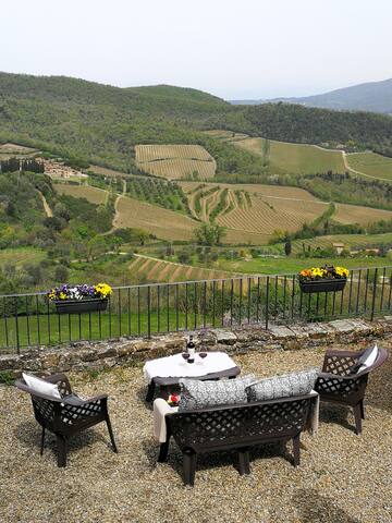 Entire home with 3 bedrooms in Greve In Chianti - Old Farmhouse near Panzano Castle Abbacìo