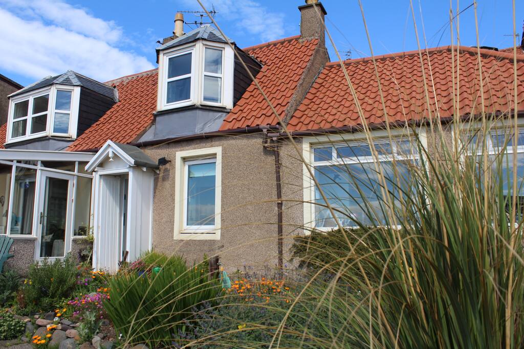 The upstairs bedrooms overlook the Firth of Forth towards N. Berwick - on a clear day!
