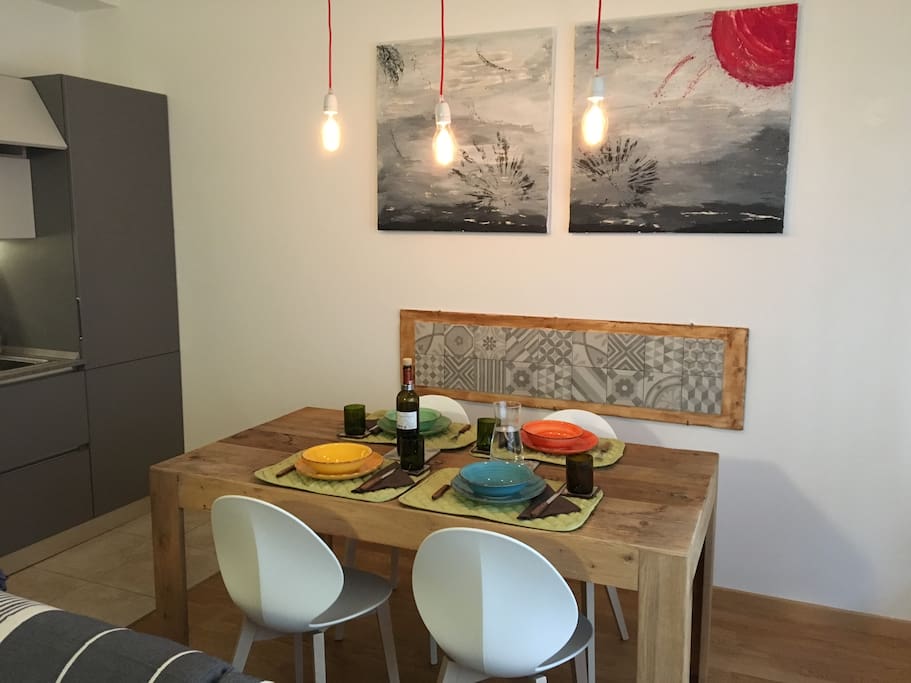 Tavola da pranzo in legno vecchio