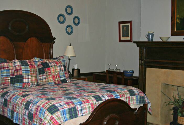 Dabney Carr Room, Walk to Pippin Hill Vineyard
