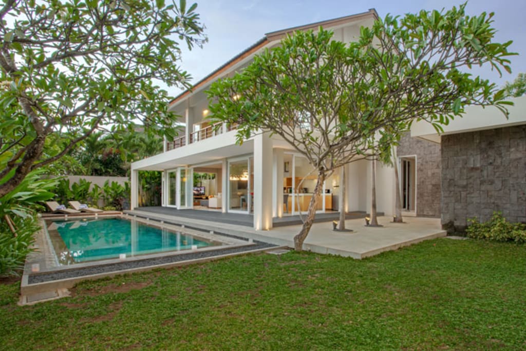 Book 2 BR Pool Villa near Canggu Club