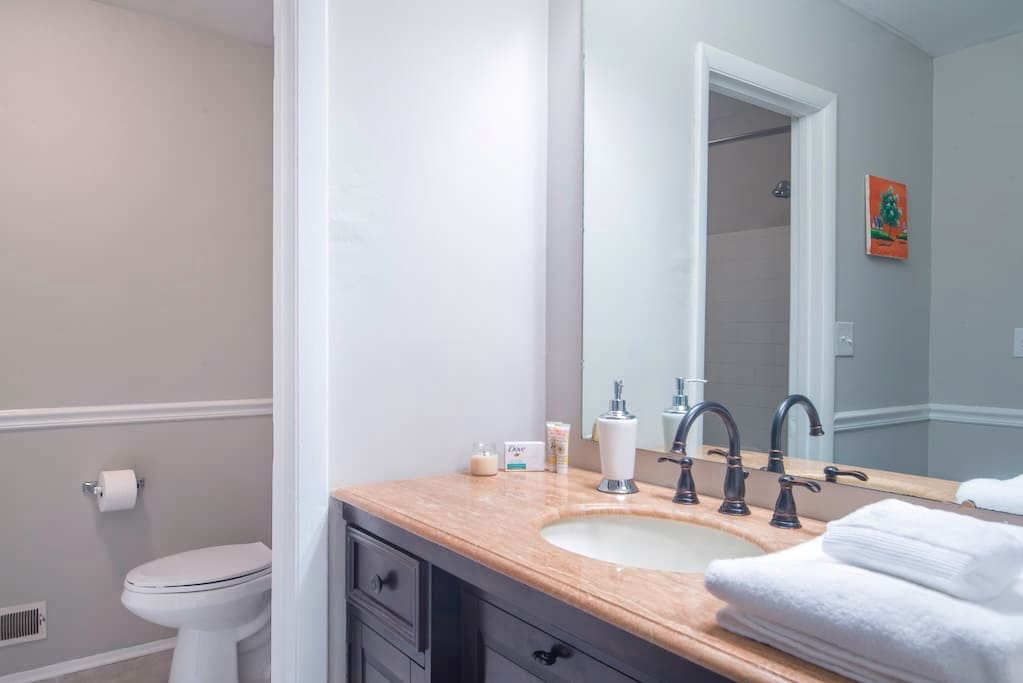 "Fresh clean towels, and clean bathroom/bedroom. I would highly recommend." -Tiffany