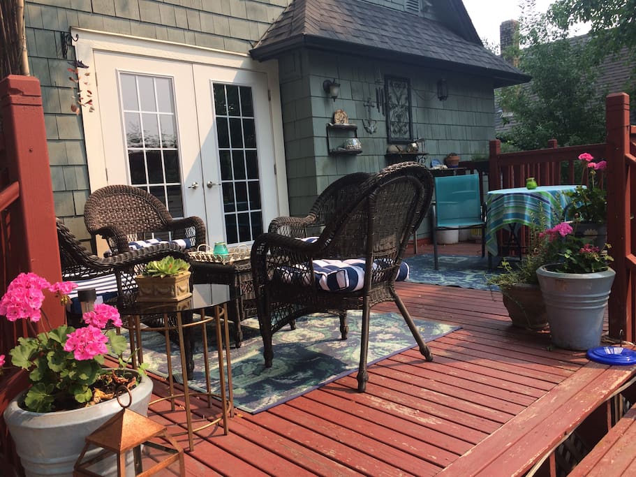 Back deck with umbrellas