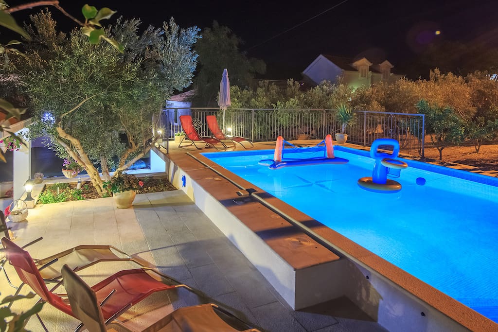 Swimming pool