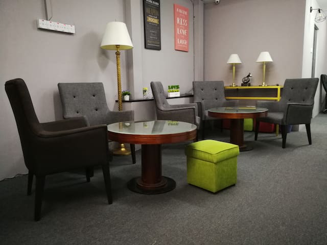 Single Stay, budget on the go! Near mall & MRT