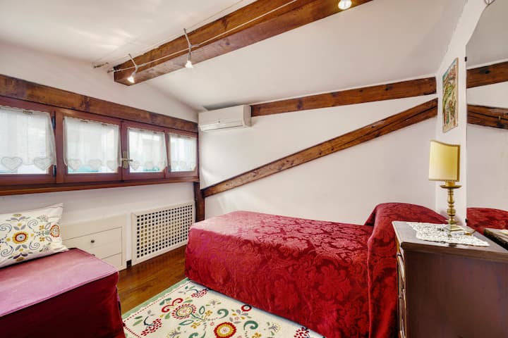 dormitorio con 1 cama individual y posibilidad de una segunda cama individual adicional