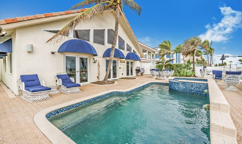 Oceana Blue / Beach Front / Pool / Bar / Relax