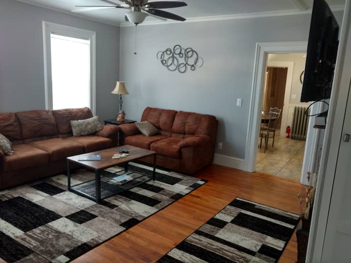 ห้องนั่งเล่น (Living Room)
