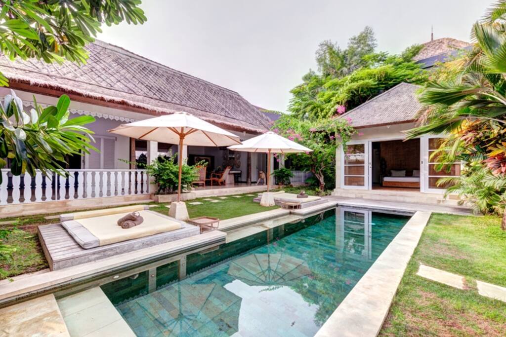 VIlla and Pool Overview