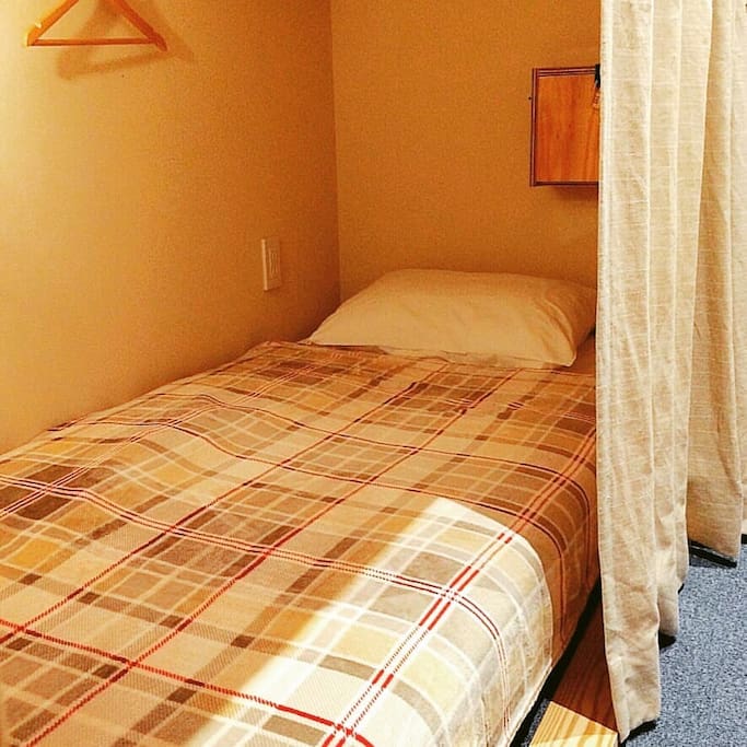 Sleep on pocket coil mattress, with high tech "mofua" blanket. Ladies dormitory is unified in beige color graduation.