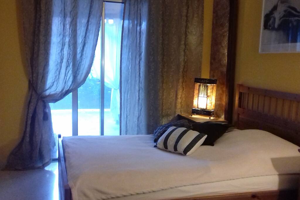 Schlafzimmer 1